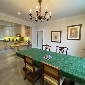 Private In Forest Hill With Full Kitchen And Parking Gasthof