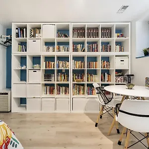  Appartement An Independent Beach Retreat Steps From The Lake And Right In The City