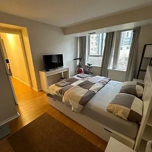 Location In Downtown- Walking To Eaton Centre, Nathan Phillips Square, Yonge-dundas, Ikea,transit Apartment